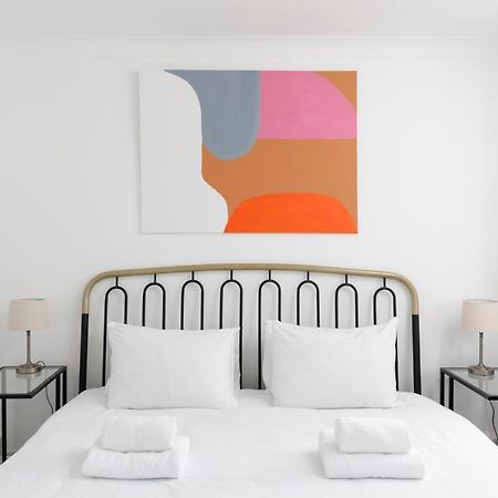 Beachside Retreat 2-Bedroom Gem With Free Private Parking & Outdoor Space Brighton Eksteriør bilde