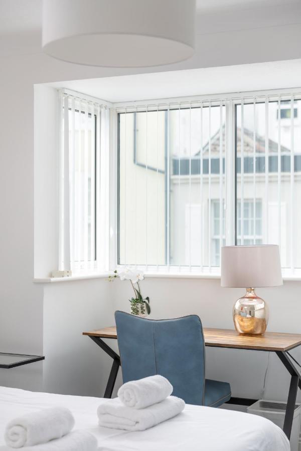 Beachside Retreat 2-Bedroom Gem With Free Private Parking & Outdoor Space Brighton Eksteriør bilde