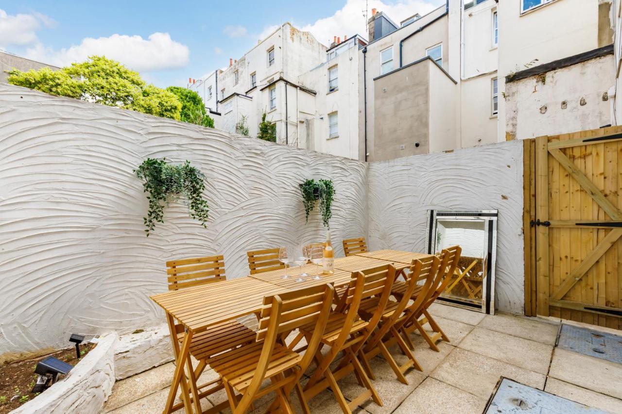 Beachside Retreat 2-Bedroom Gem With Free Private Parking & Outdoor Space Brighton Eksteriør bilde