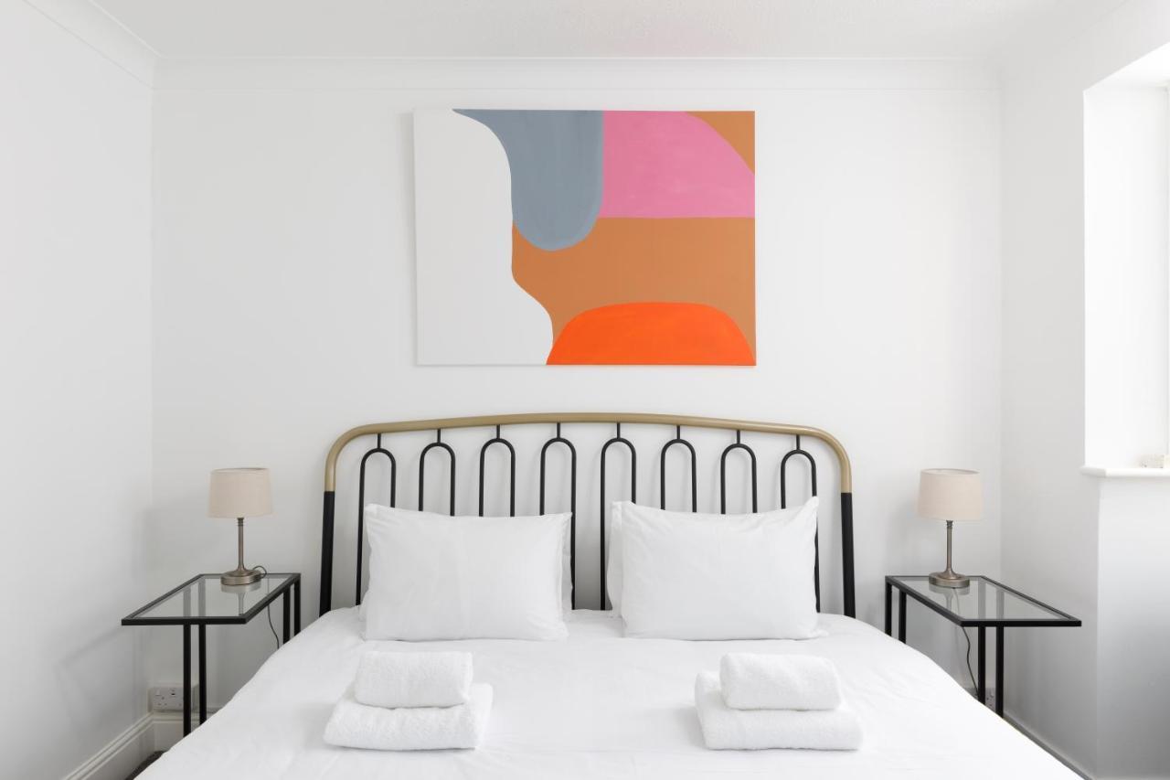 Beachside Retreat 2-Bedroom Gem With Free Private Parking & Outdoor Space Brighton Eksteriør bilde