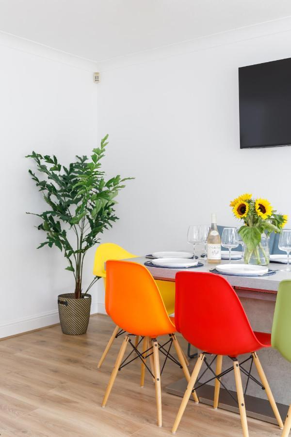 Beachside Retreat 2-Bedroom Gem With Free Private Parking & Outdoor Space Brighton Eksteriør bilde