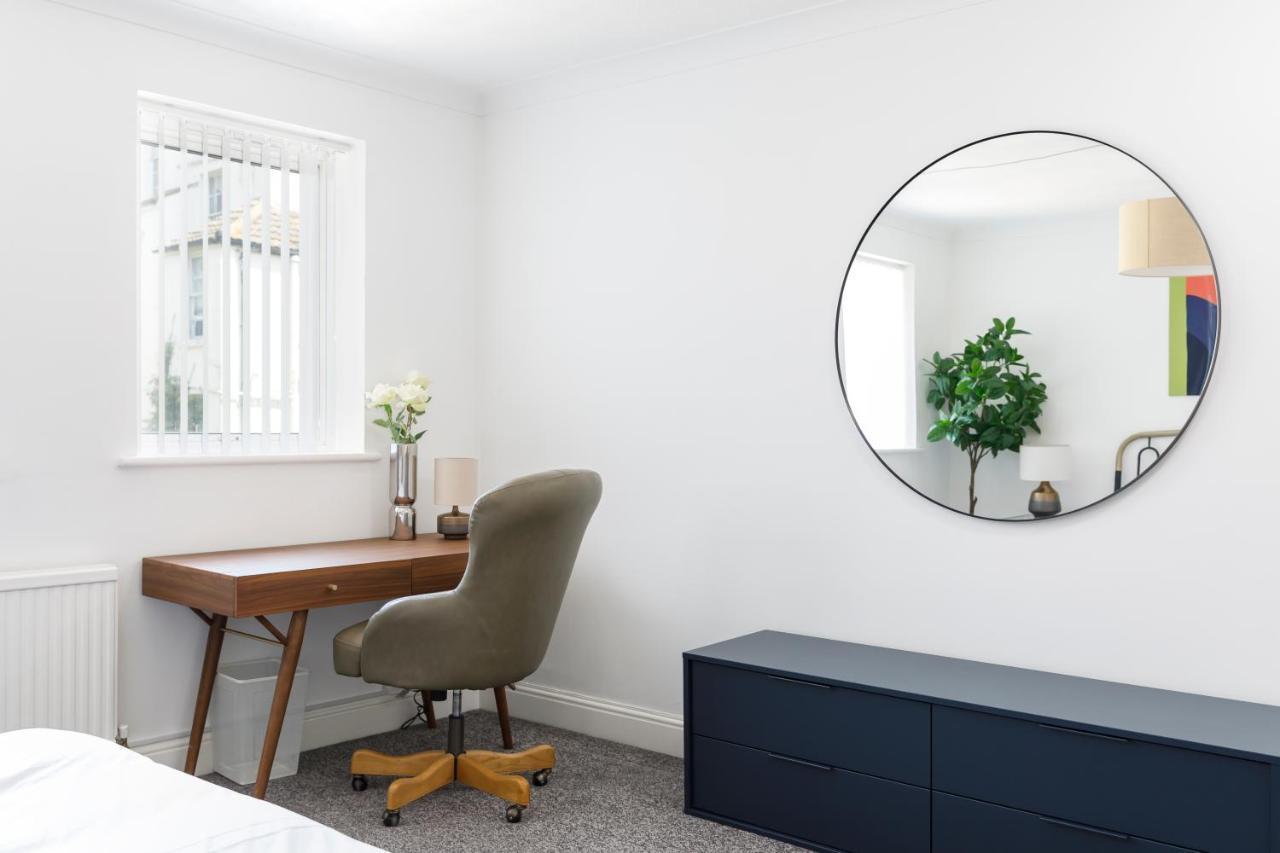 Beachside Retreat 2-Bedroom Gem With Free Private Parking & Outdoor Space Brighton Eksteriør bilde
