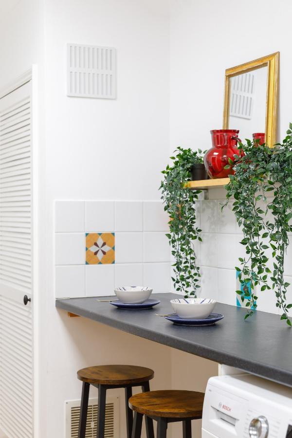 Beachside Retreat 2-Bedroom Gem With Free Private Parking & Outdoor Space Brighton Eksteriør bilde