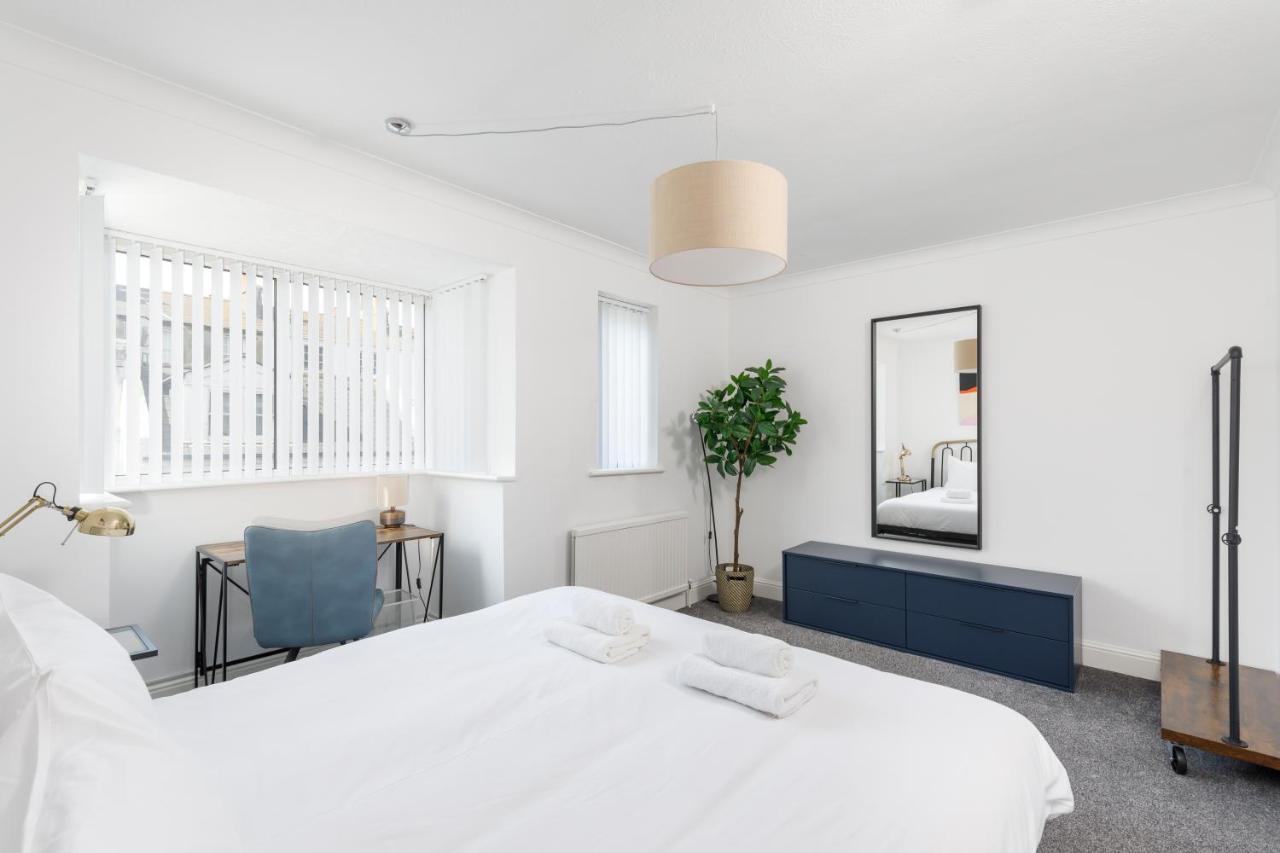 Beachside Retreat 2-Bedroom Gem With Free Private Parking & Outdoor Space Brighton Eksteriør bilde