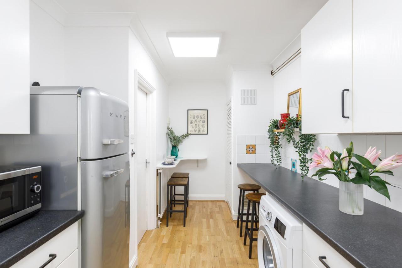 Beachside Retreat 2-Bedroom Gem With Free Private Parking & Outdoor Space Brighton Eksteriør bilde