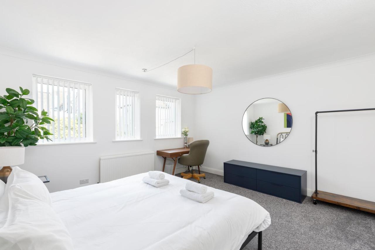 Beachside Retreat 2-Bedroom Gem With Free Private Parking & Outdoor Space Brighton Eksteriør bilde