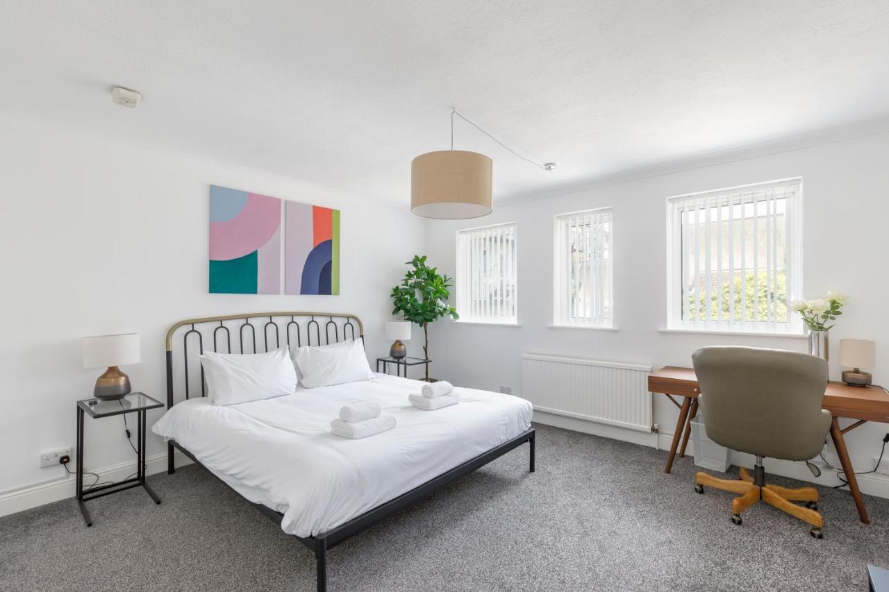Beachside Retreat 2-Bedroom Gem With Free Private Parking & Outdoor Space Brighton Eksteriør bilde