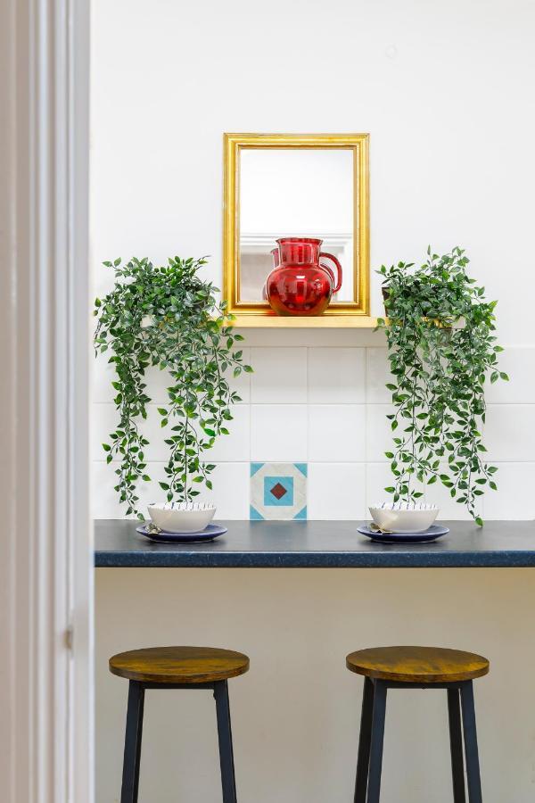 Beachside Retreat 2-Bedroom Gem With Free Private Parking & Outdoor Space Brighton Eksteriør bilde