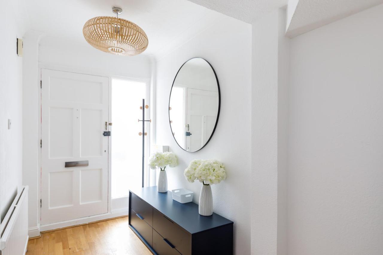 Beachside Retreat 2-Bedroom Gem With Free Private Parking & Outdoor Space Brighton Eksteriør bilde