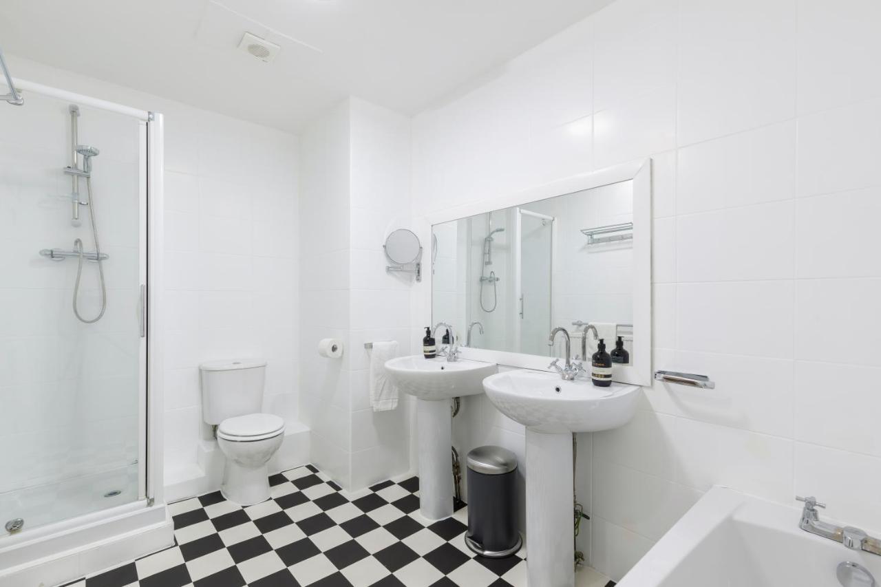 Beachside Retreat 2-Bedroom Gem With Free Private Parking & Outdoor Space Brighton Eksteriør bilde